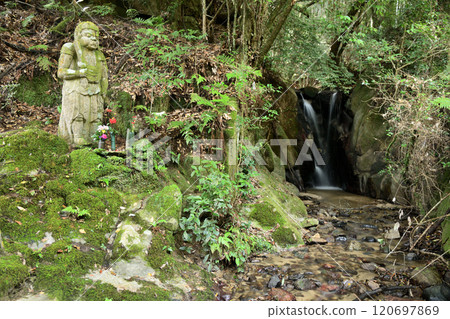 Senkoji Temple Waterfall Ascetic Practice Site (Fudo Falls) [Heguri Town, Nara Prefecture] 120697869