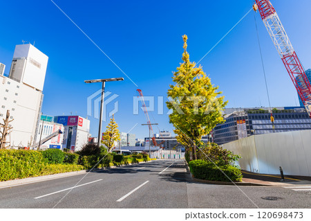 重建中的新宿站西口 *照片攝於2024年11月 重建中的新宿站西口 *照片攝於2024年11月 120698473