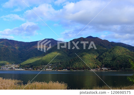 秋天的河口湖周邊 秋天的河口湖周邊 120698575