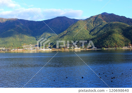 Autumn around Lake Kawaguchi 120698640