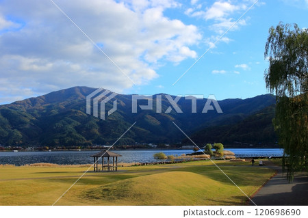 秋天的河口湖周邊 120698690