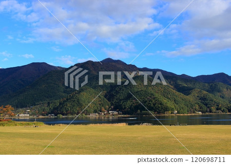 Autumn around Lake Kawaguchi Autumn around Lake Kawaguchi 120698711