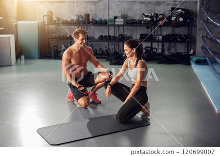 Participate in a comprehensive Fitness Training Session held in a Modern Gym environment Participate in a comprehensive Fitness Training Session held in a Modern Gym environment 120699007