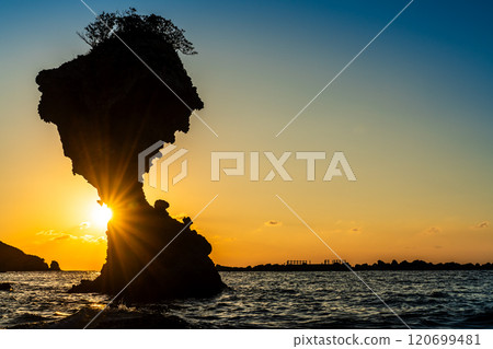 Sunset at Ringo-iwa (Umbrella Rock), Kakidomari Coast, Nagasaki Sunset Road, Nagasaki City 120699481