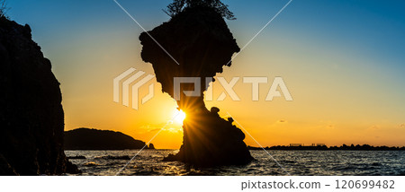 Sunset at Ringo-iwa (Umbrella Rock), Kakidomari Coast, Nagasaki Sunset Road, Panorama, [Nagasaki City] 120699482