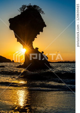 Sunset at Ringo-iwa (Umbrella Rock), Kakidomari Coast, Nagasaki Sunset Road, Nagasaki City 120699485