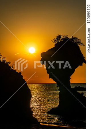 蘋果岩（傘岩）的日落、柿泊海岸、長崎日落之路【長崎市】 120699502