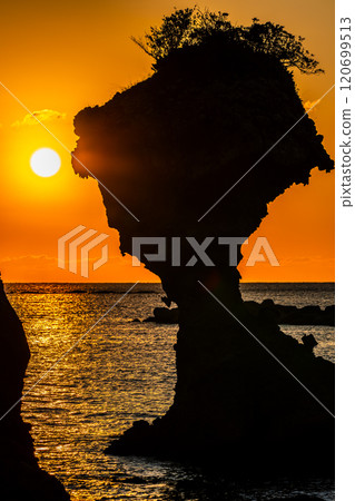 蘋果岩（傘岩）的日落、柿泊海岸、長崎日落之路【長崎市】 120699513