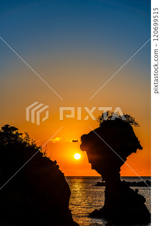 蘋果岩（傘岩）的日落、柿泊海岸、長崎日落之路【長崎市】 120699515