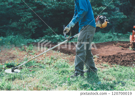 Brushcutter around the field Brushcutter around the field 120700019