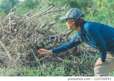 Pruning branches and contractor 120700041