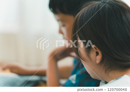 pc, younger, person 120700048