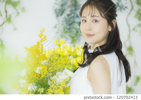 Young woman holding a bouquet of mimosa 120702413