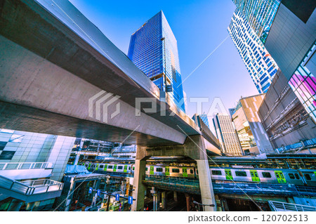 日本東京市容再見,澀谷站西口。山手線離甲板很近...走向新時代... = 25 日 日本東京市容再見,澀谷站西口。山手線離甲板很近...走向新時代... = 25 日 120702513