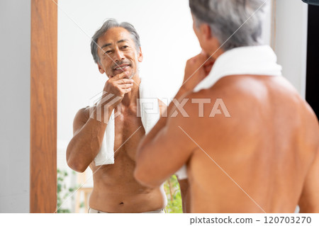 男人照鏡子的美麗 120703270