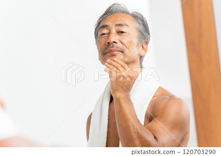 男人照鏡子的美麗 120703290