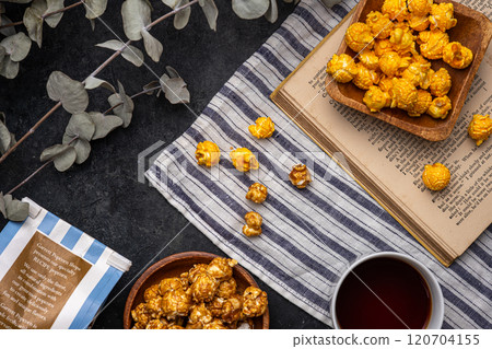 Delicious looking popcorn 120704155