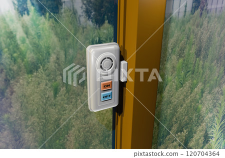 Crime prevention image (window security buzzer/window security alarm) 120704364