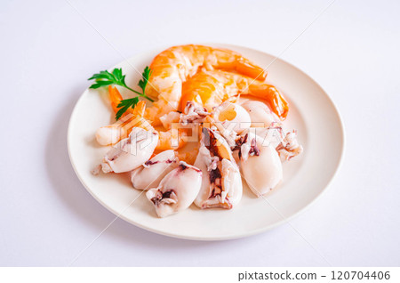 水煮蝦和魷魚 120704406