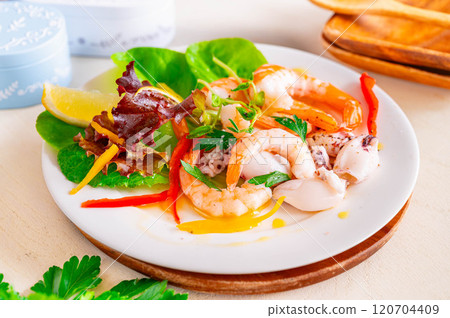 Seafood Carpaccio 120704409