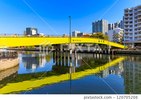 東京都品川區天王洲運河上的樂水橋 東京都品川區天王洲運河上的樂水橋 120705208