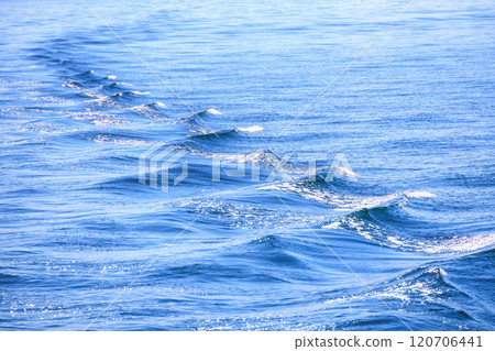 Ship waves on the ocean surface Ship waves on the ocean surface 120706441
