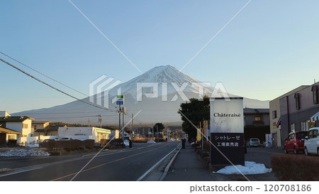 Towns near Mount Fuji 120708186