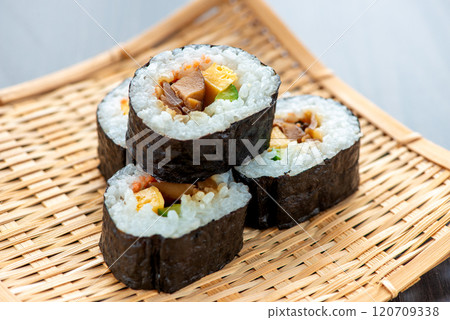 美味的壽司卷 美味的壽司卷 120709338