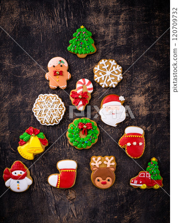 Christmas homemade gingerbread cookies with icing Christmas homemade gingerbread cookies with icing 120709732