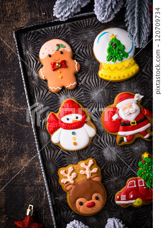 Christmas homemade gingerbread cookies with icing Christmas homemade gingerbread cookies with icing 120709734