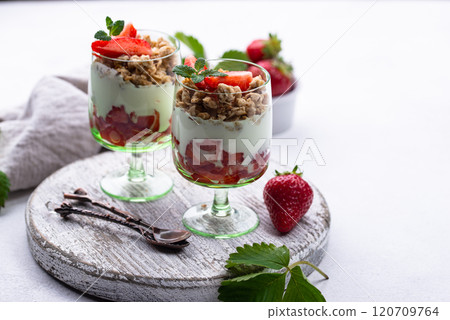 Dessert with strawberry, yogurt and granola Dessert with strawberry, yogurt and granola 120709764
