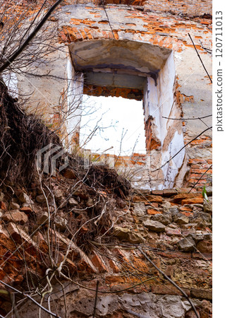 The old ruins of the collapsed walls with gates and windows Staroselskiy castle in Stare Selo in the Lviv region in Ukraine 120711013