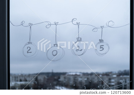 2025 Sustainable responsible holiday decor. New Year number painted on window glass indoor at home. Christmas winter decoration. White pattern. Snow art tracery on season. Diy 120713600
