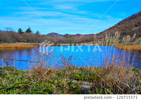 Late autumn foliage, Kakumanbuchi, view from the promenade Late autumn foliage, Kakumanbuchi, view from the promenade 120715571