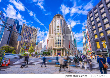 日本東京三越前車站前的都市景觀。日本橋三越、日本橋北詰等景觀=11月9日 120717469