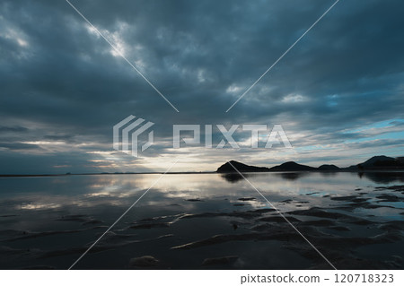 Dusk mother beach 120718323