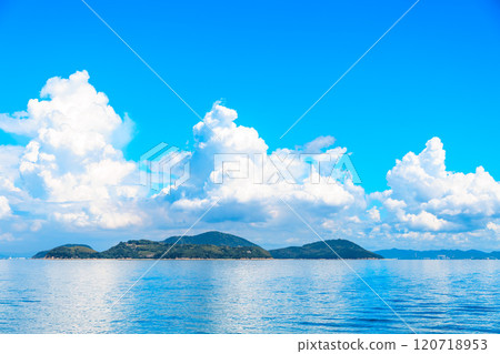 Cumulonimbus clouds and islands in the Seto Inland Sea seen from a boat Cumulonimbus clouds and islands in the Seto Inland Sea seen from a boat 120718953