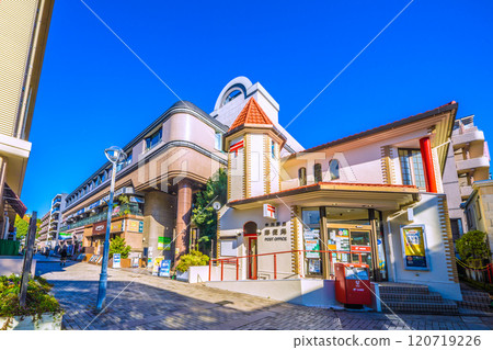 日本橫濱城市景觀橫濱市營地鐵中川站出入口景觀（次名：東京都立大學橫濱校區） 120719226