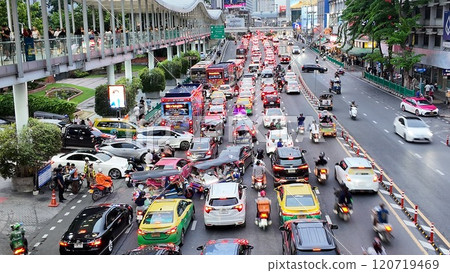 交通堵塞在泰國 120719469