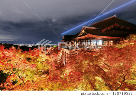 Kiyomizu Temple in autumn Kiyomizu Temple in autumn 120719582