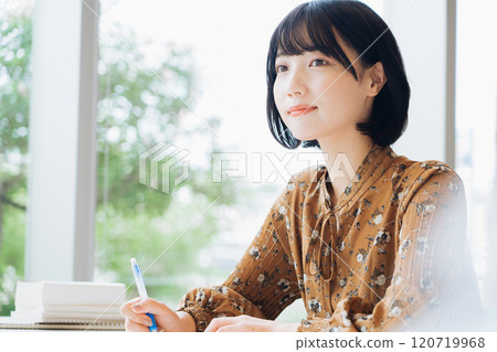 大學生聽講座 120719968