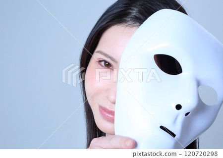 一個戴著面具的女人的形象 120720298