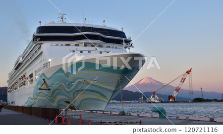 Shimizu Port (passenger ship and Mt. Fuji) 241125pm4:20-4 120721116