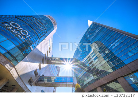 Kawasaki cityscape in Japan, overlooking the area in front of Mizonokuchi Station (Musashi-Mizonokuchi Station). A ray of hope for a new era... = 22nd 120722117