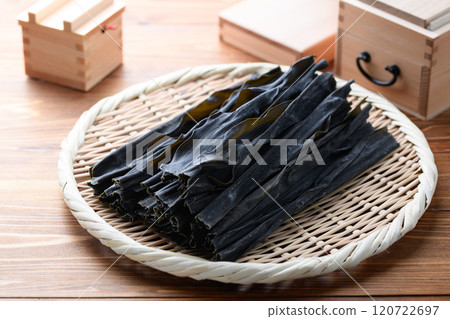 Hidaka kelp, dried food for soup stock, a luxurious image of a Japanese food ingredient Hidaka kelp, dried food for soup stock, a luxurious image of a Japanese food ingredient 120722697