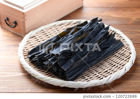 Hidaka kelp, dried food for soup stock, a luxurious image of a Japanese food ingredient 120722699