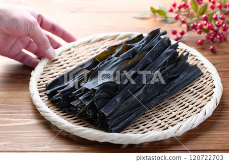Hidaka kelp, dried food for soup stock, a luxurious image of a Japanese food ingredient 120722703