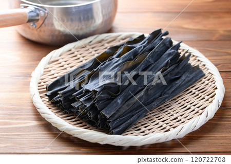 Hidaka kelp, dried food for soup stock, a luxurious image of a Japanese food ingredient 120722708