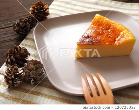 Baked cheese cake  120723352