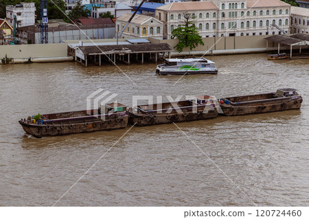 Boats travelling on the Chao Phraya River Boats travelling on the Chao Phraya River 120724460